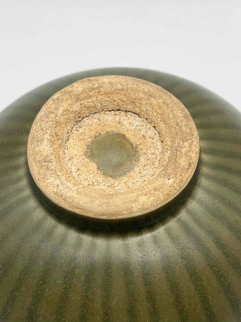 元時代から明時代　青磁刻花卉文茶碗　龍泉窯　唐物　古賞物　(C-65)