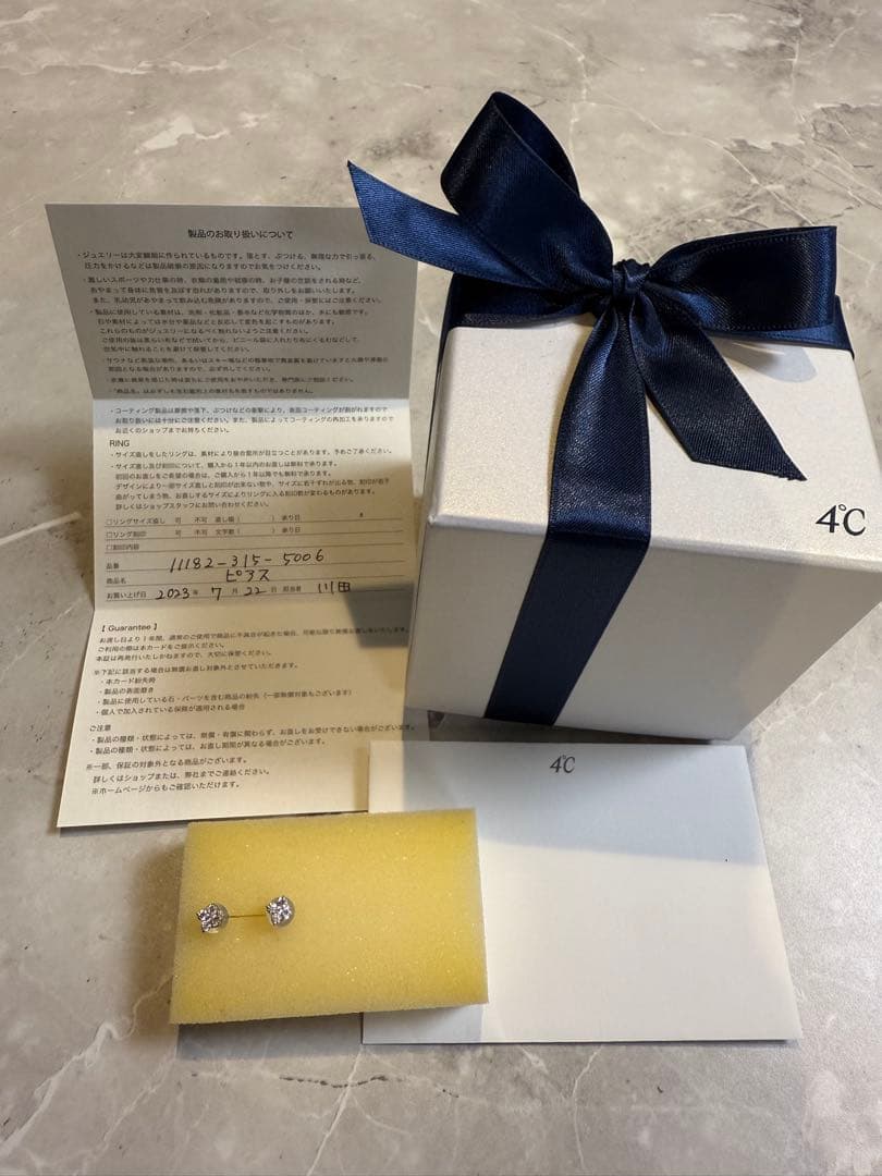 4℃プラチナピアス＜Mサイズ＞品番：111823155006保証書と箱つき