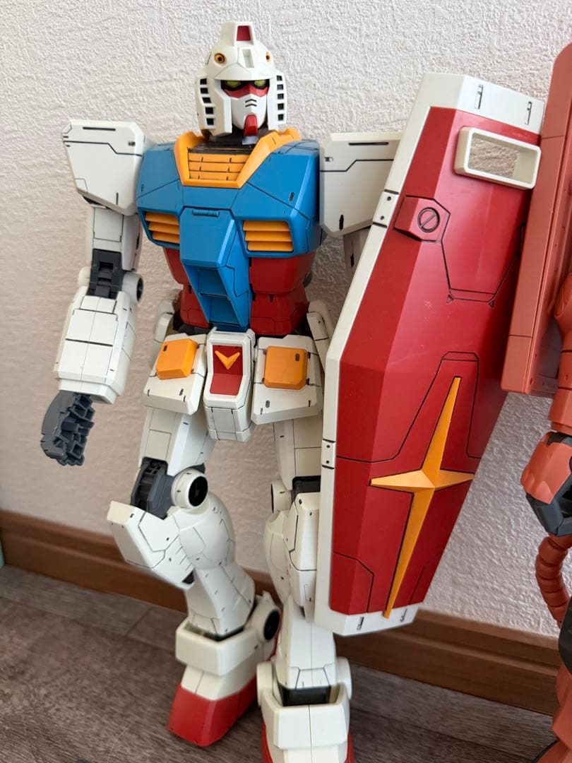 ガンダム、シャア専用ザクメガサイズモデルセット　ジャンク完成品
