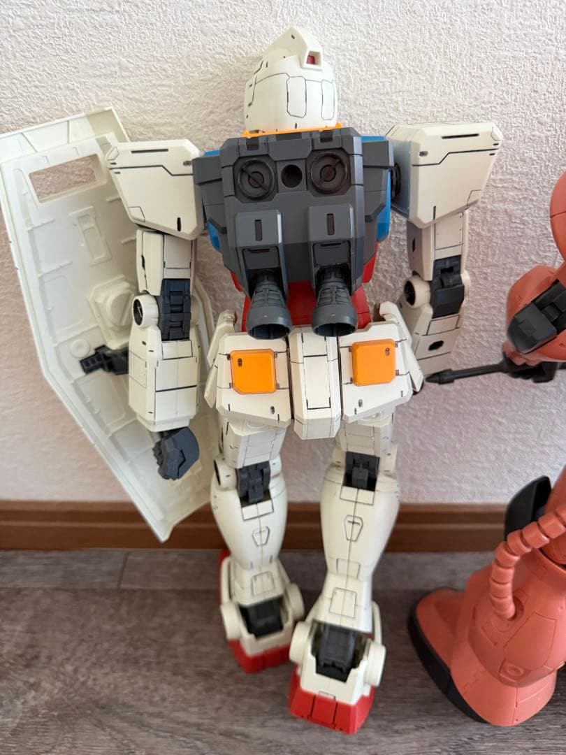 ガンダム、シャア専用ザクメガサイズモデルセット　ジャンク完成品