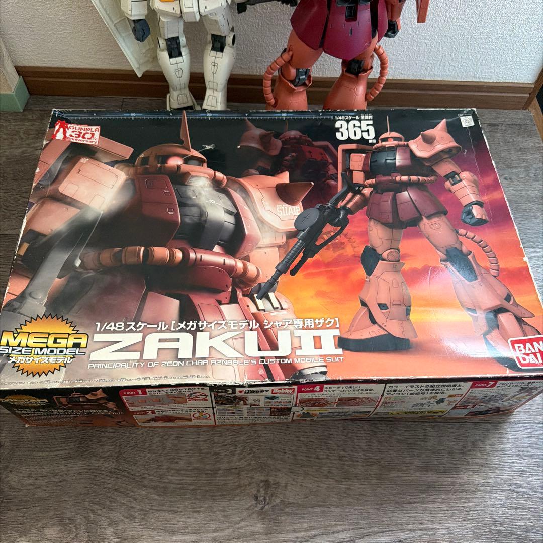 ガンダム、シャア専用ザクメガサイズモデルセット　ジャンク完成品