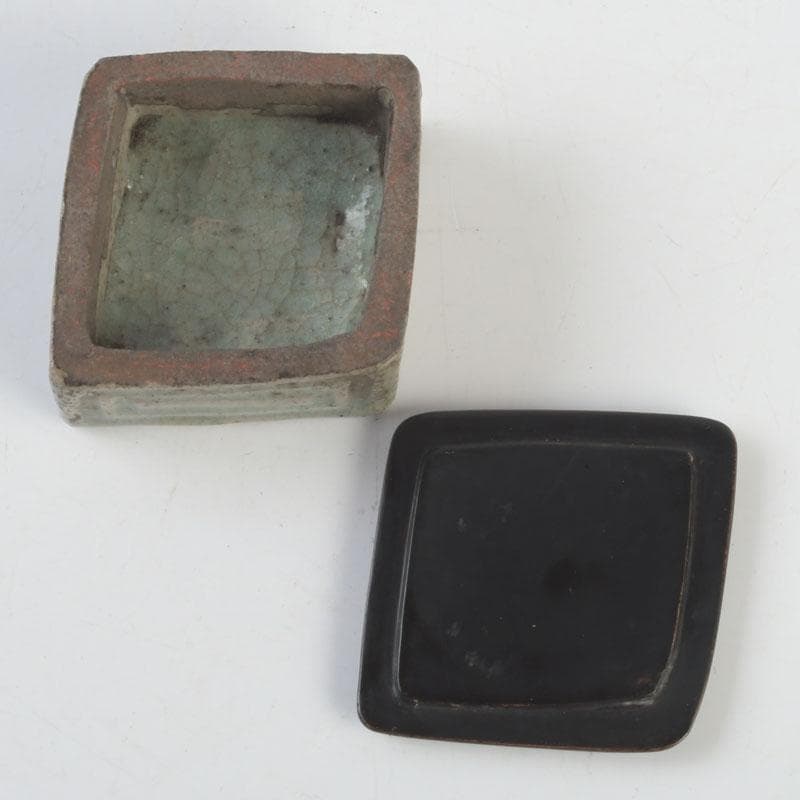 茶道具　青磁　蓋物　香合　梅木蒔絵蓋付　花押あり　時代箱　V　9493