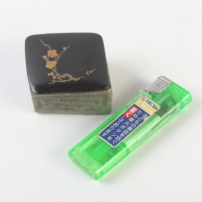 茶道具　青磁　蓋物　香合　梅木蒔絵蓋付　花押あり　時代箱　V　9493