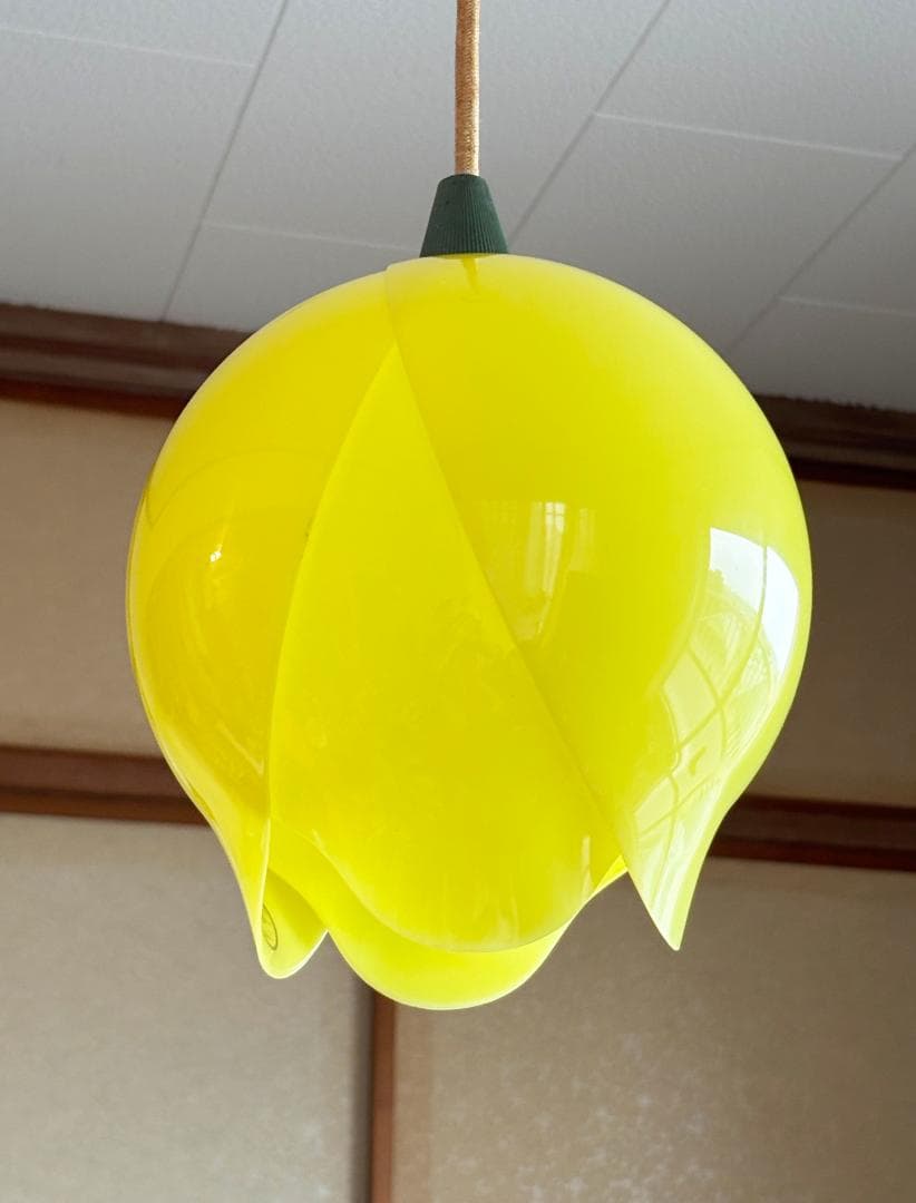 昭和レトロ　吊り下げ照明　黄色チューリップ型ペンダントライト