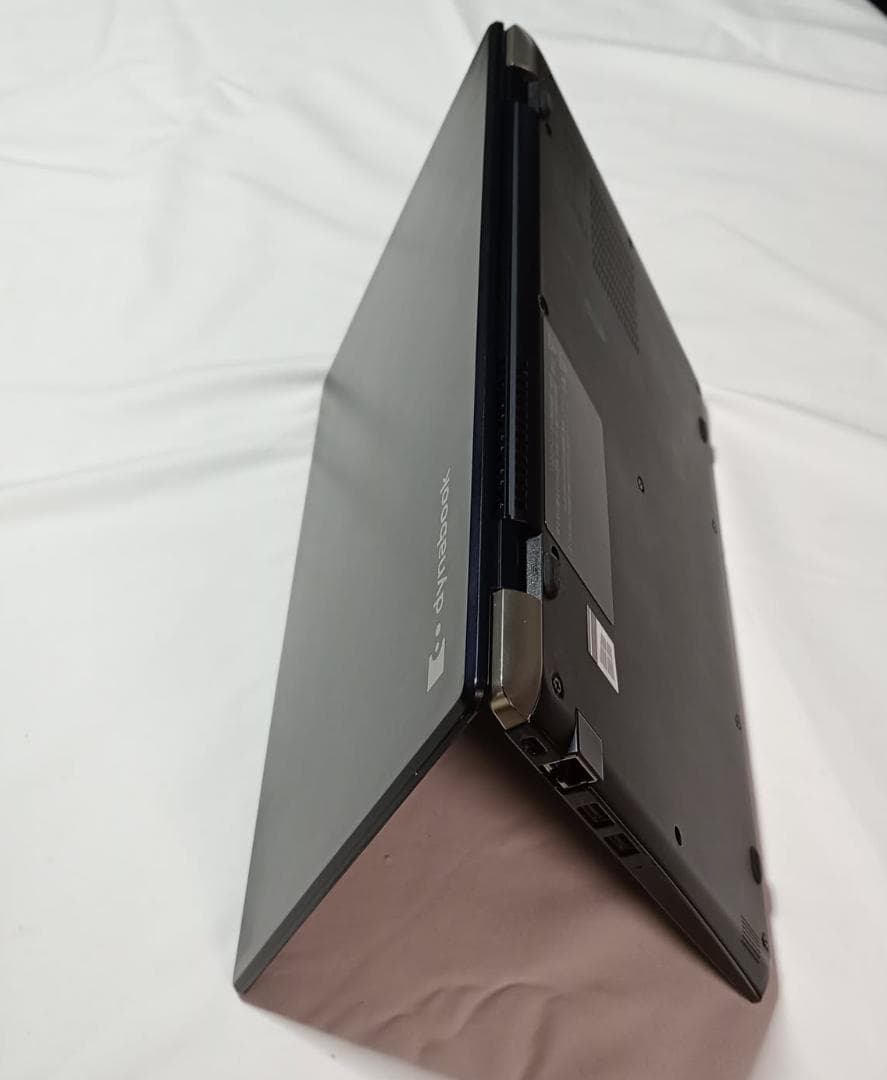 【美品】Dynabook 超軽量779g 8世代 i5/8G/256G オフィス