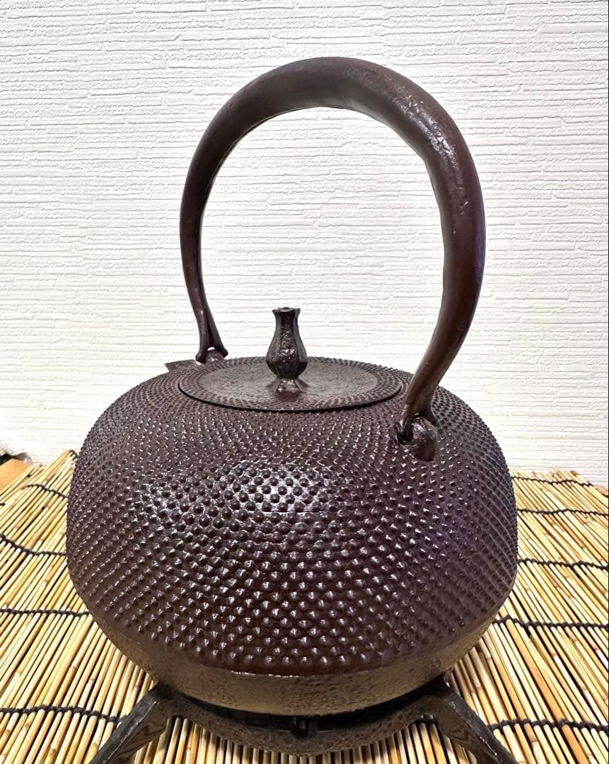 未使用品、付属品付　南部㐂州 喜州 (及川 喜徳)造　鍛治打袋鉉１５型　南部鉄瓶