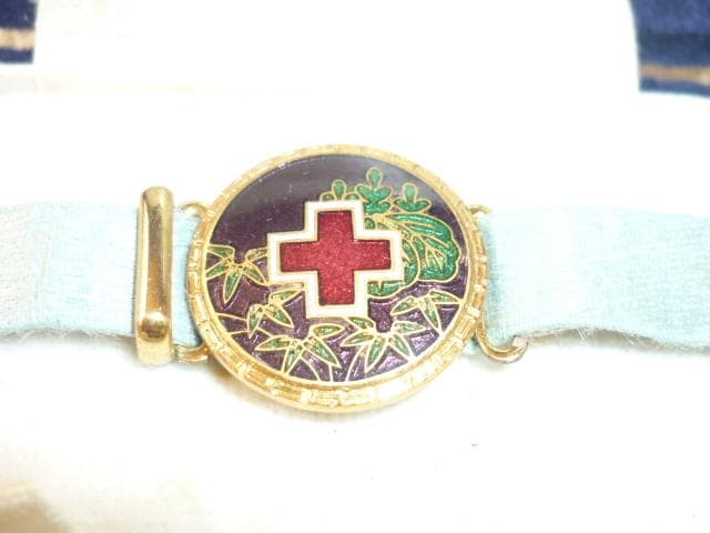 未使用 昭和11年◆『日本赤十字社篤志看護婦人会 創立五十年記念』七宝徽章/帯留
