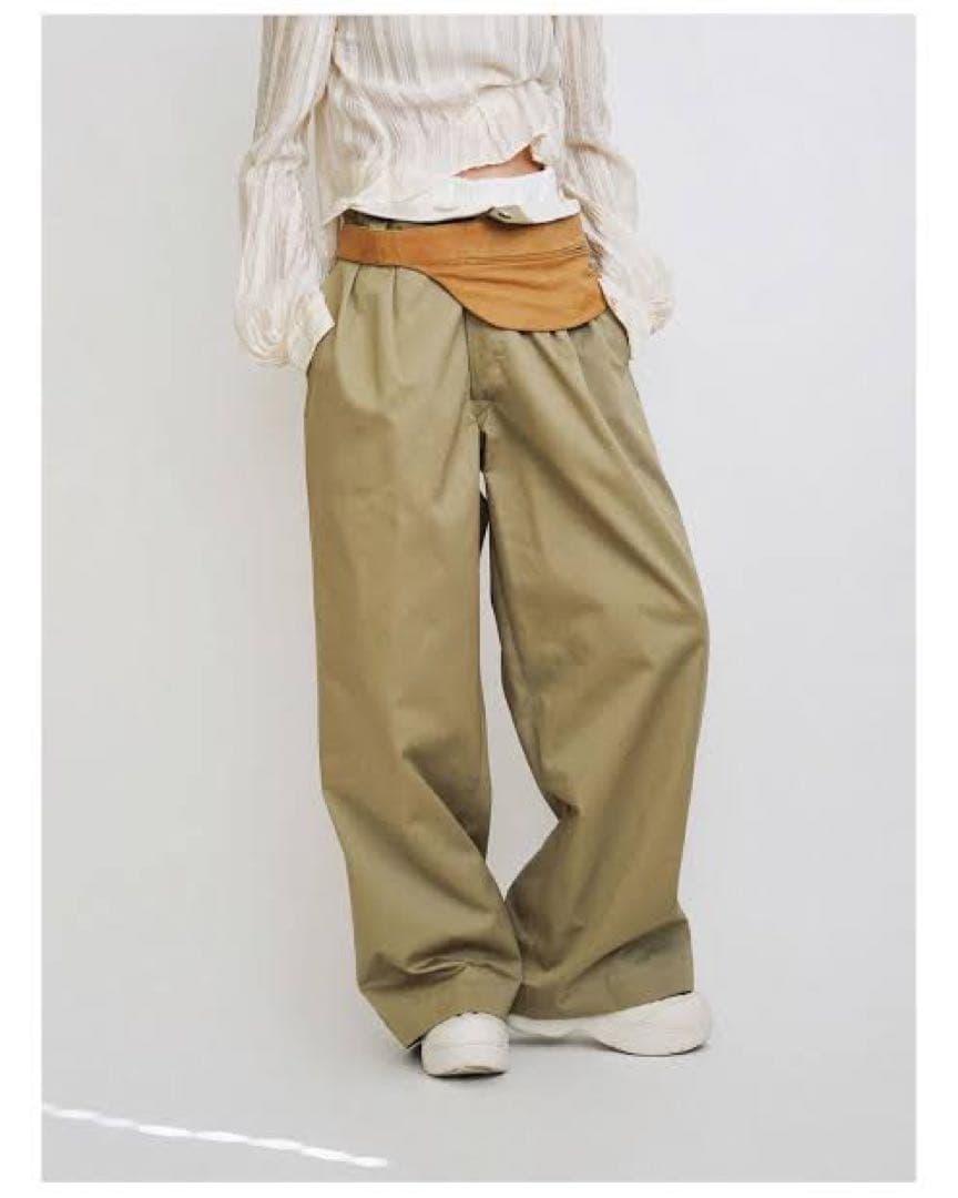 フミカウチダ UNIFORM WEAPON 2-TUCK PANTS