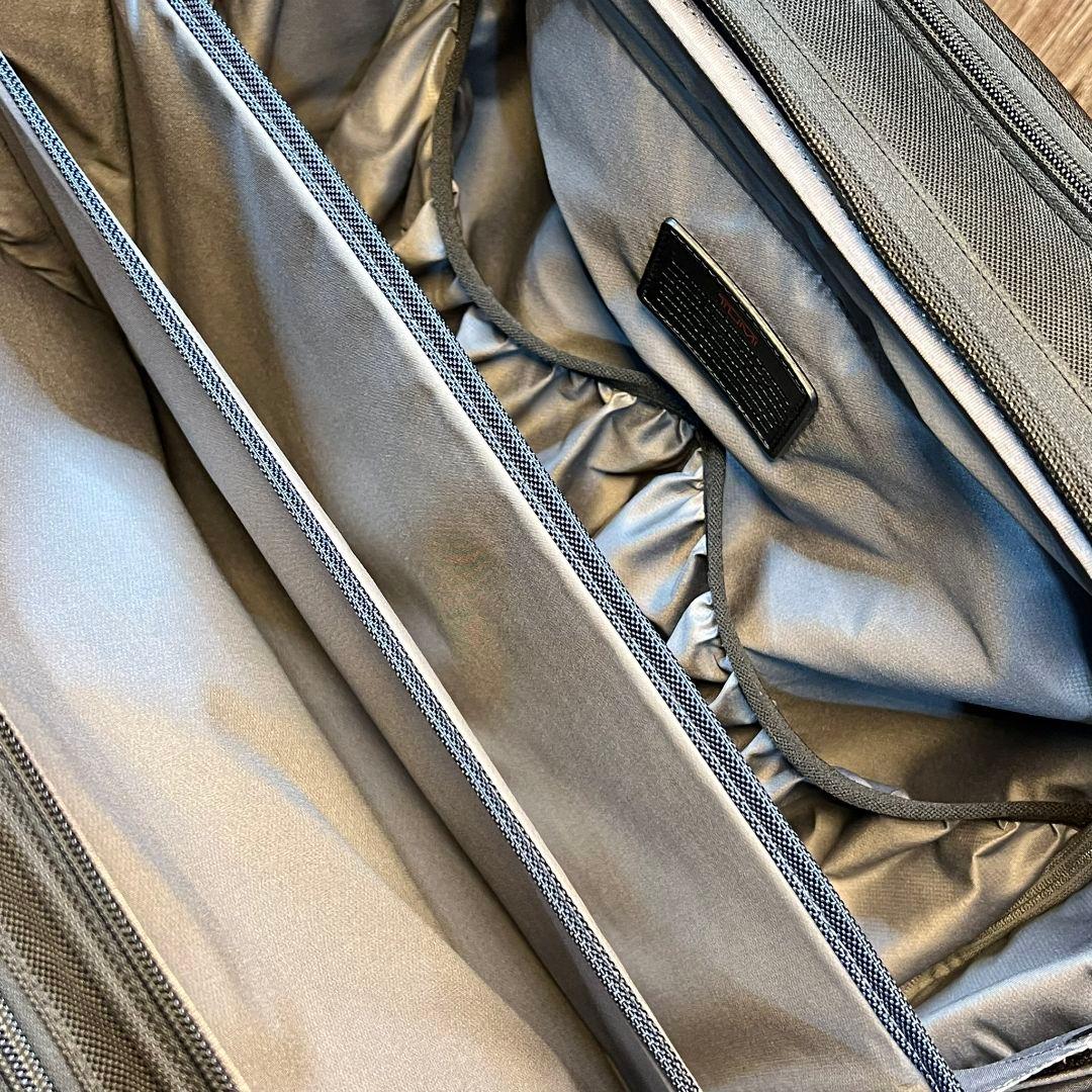 F868\"　ワケアリ品　TUMI デラックス・4ウィール・ラップトップ・ケース