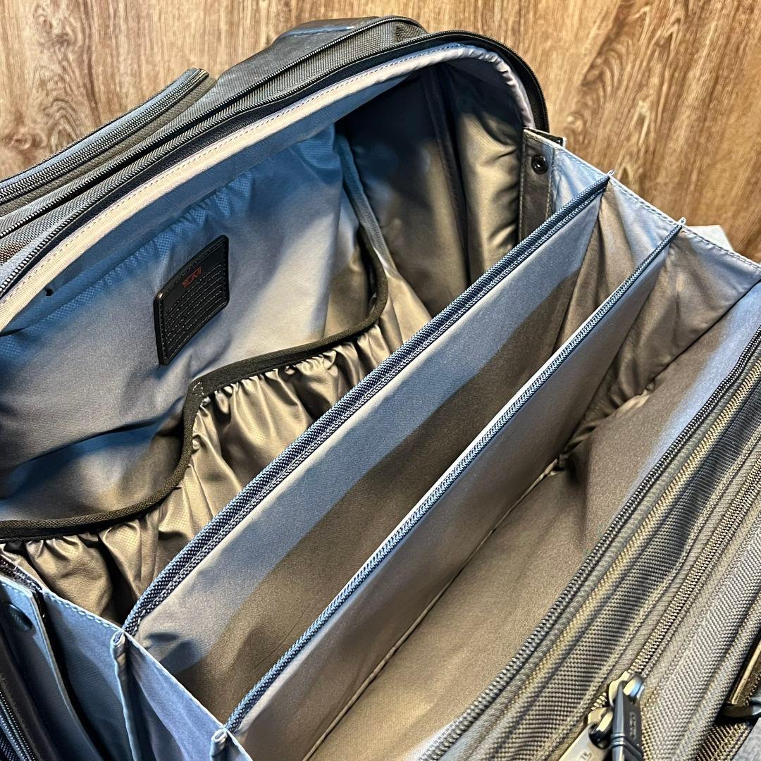 F868\"　ワケアリ品　TUMI デラックス・4ウィール・ラップトップ・ケース