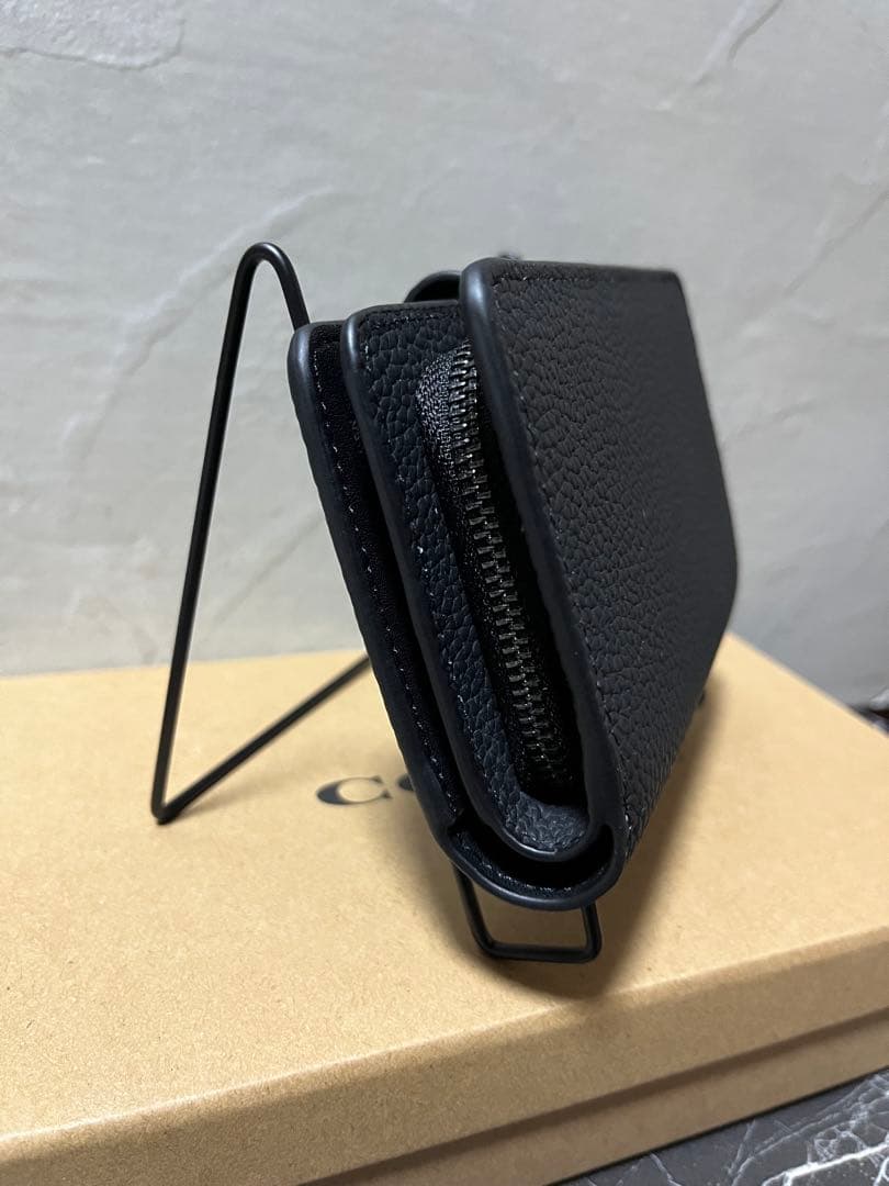 ✨️新品未使用✨COACH ブラック レザー 二つ折り財布
