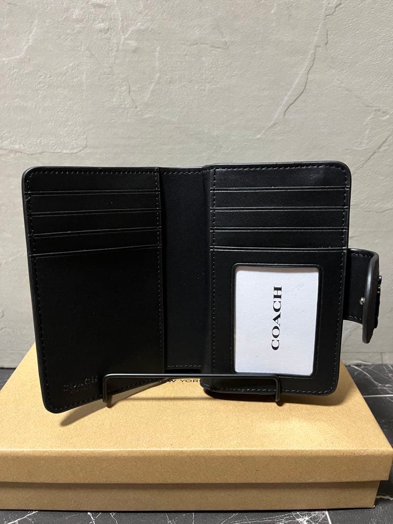 ✨️新品未使用✨COACH ブラック レザー 二つ折り財布
