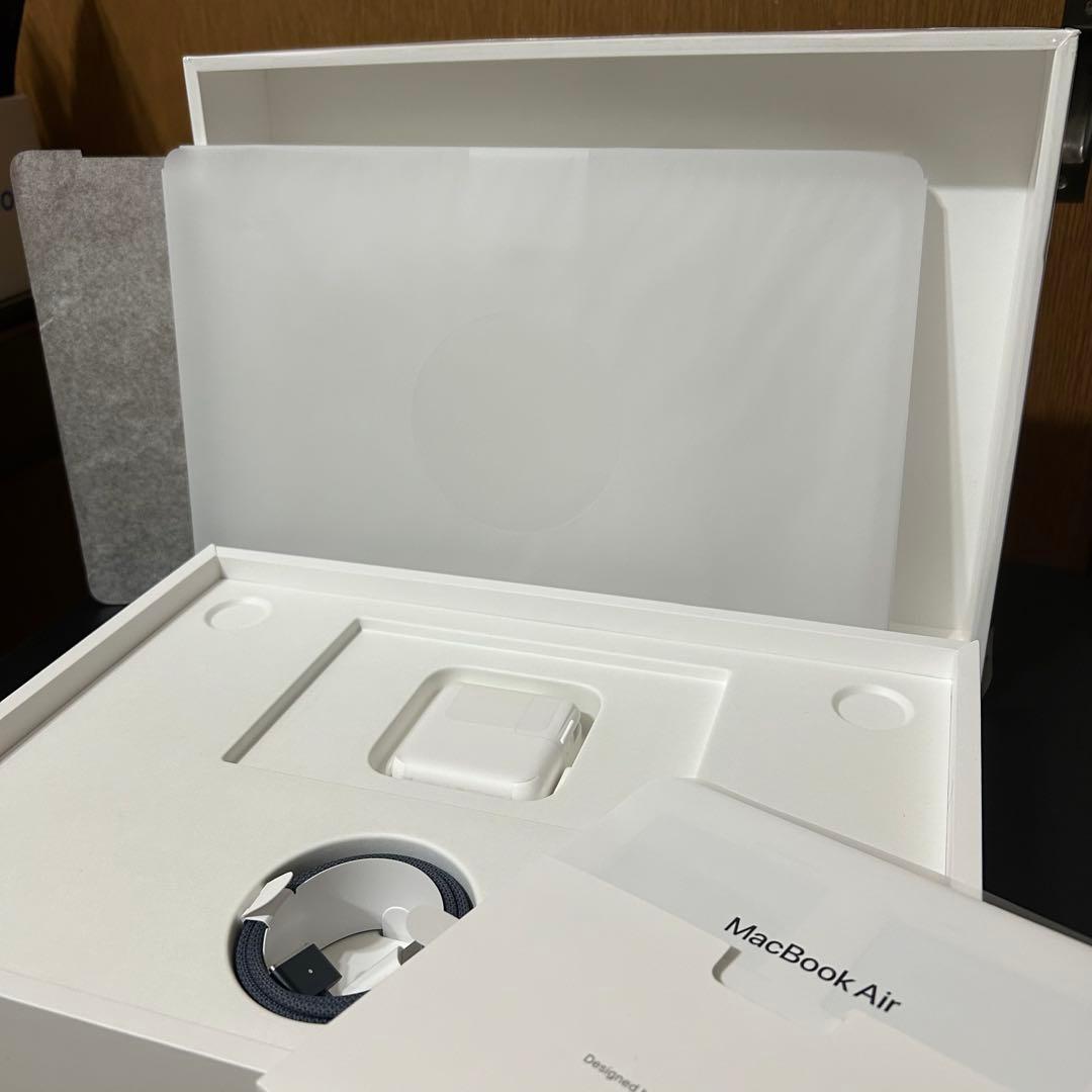 美品　MacBook Air MLY33J/A 256GB M2 2022年