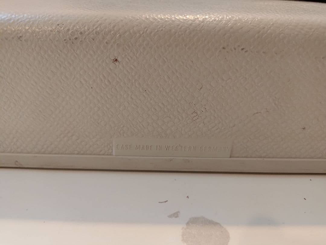 【完動品】TRIUMPH Tippa タイプライター（ドイツ製）ケース付き