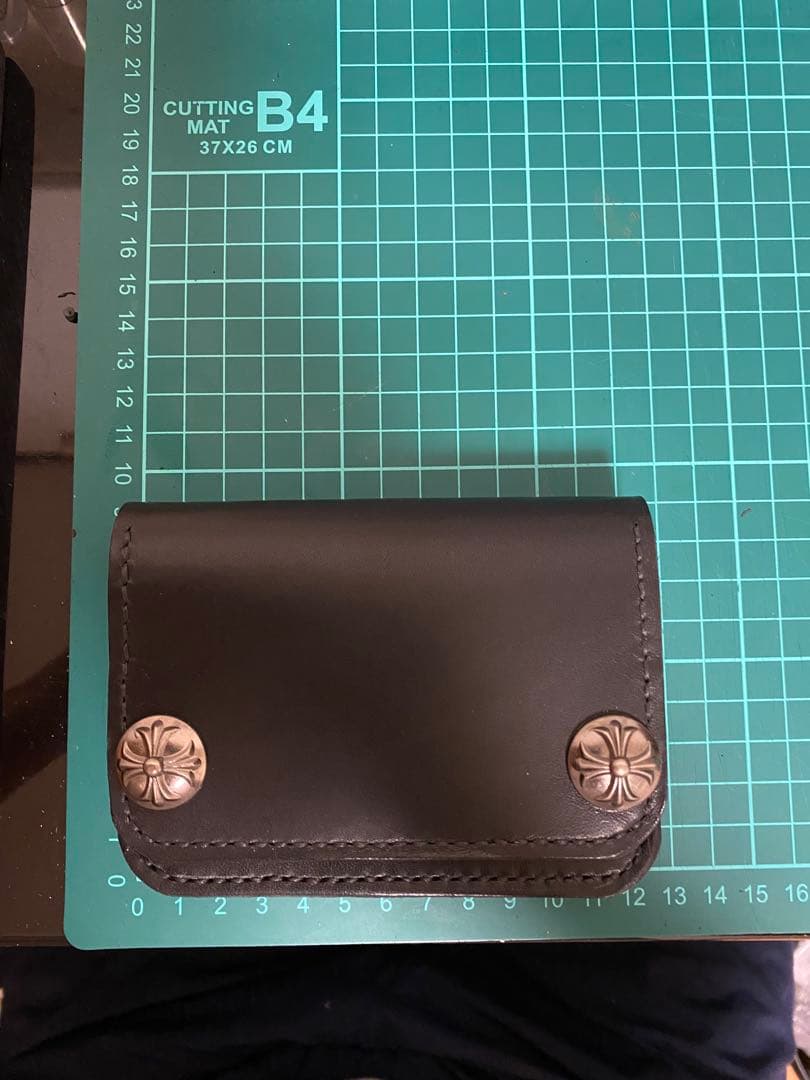 【姫路レザー】ミニトラッカーウォレット　ブラック クロスコンチョ