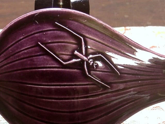 京焼・清水焼　宮永東山作　蓮片　香合　無傷　共箱　保証。