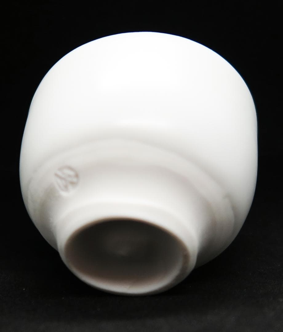 ぐい呑み（酒杯／お猪口）作家物　久岡冬彦作　白磁　奈良県　天風窯