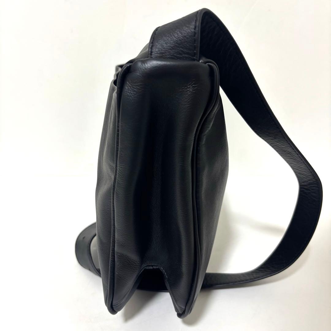イアパピヨネ スワローマチショルダーバッグブラック