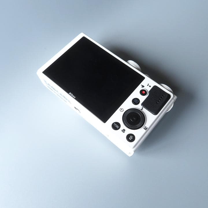 Nikon COOLPIX P330 ニコン クールピクス ホワイト コンデジ