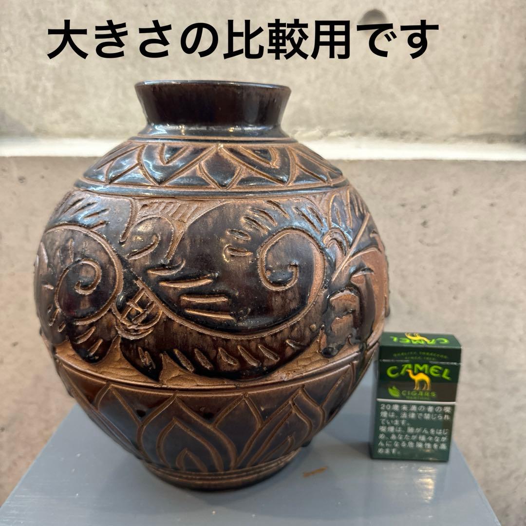 【壺屋焼】黒釉唐草掻き落とし大壺