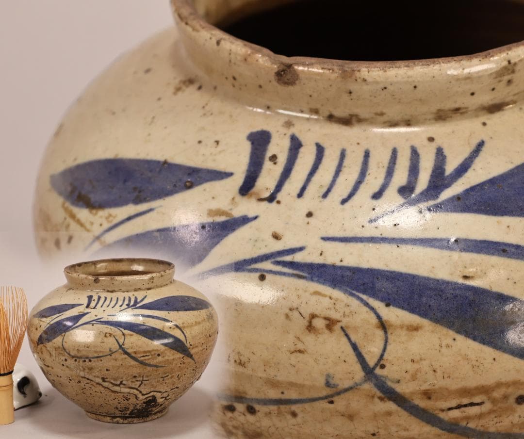 BK403　朝鮮美術　李朝　染付　壷　 高さ約13㎝　白磁　古美術 古道具 時代