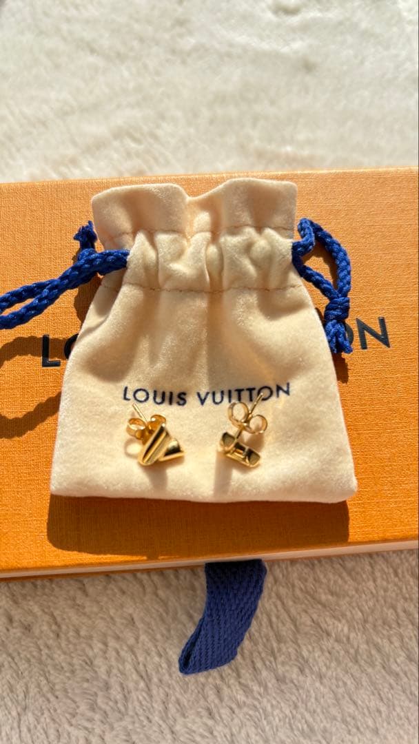 LOUISVUITTON ピアス・エセンシャル V【ポケカだいすき】