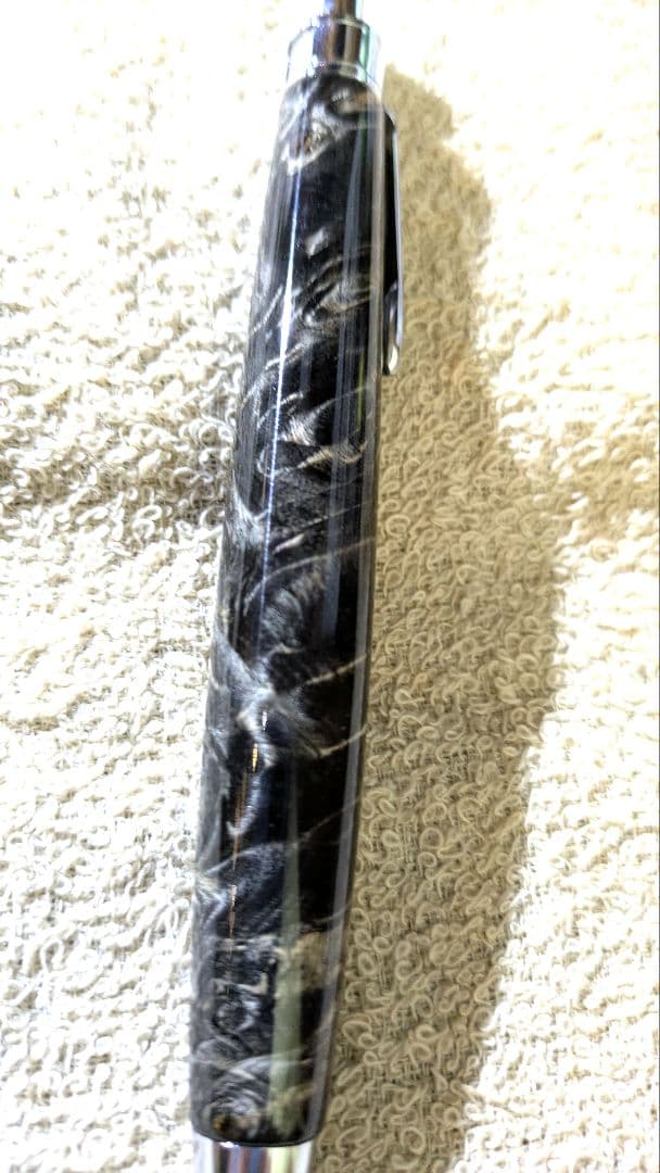 木軸ペン　楓瘤杢　シースルーグラデーション　ボールペン／シャープペン