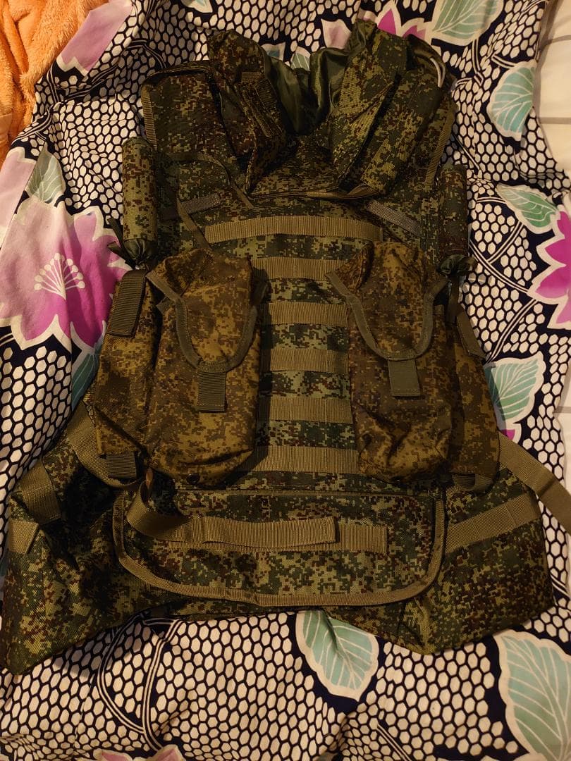 ロシア 軍の 防弾 ベスト 6B45 (フローラ デジタル迷彩)