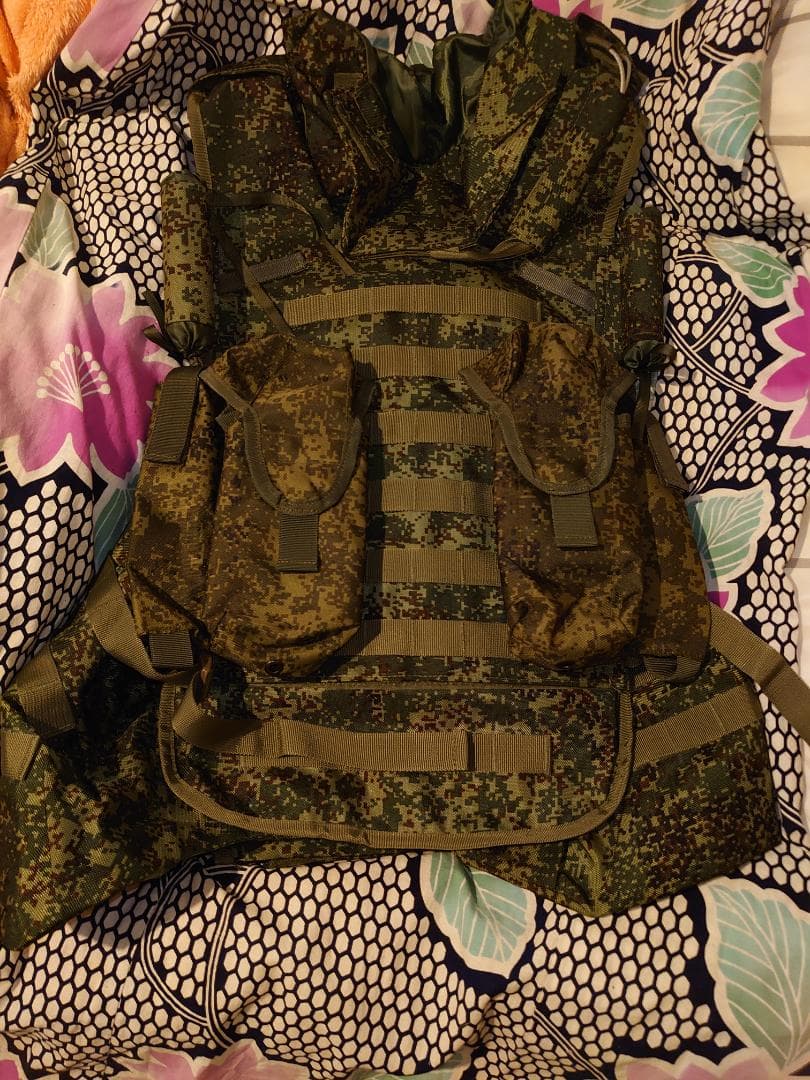 ロシア 軍の 防弾 ベスト 6B45 (フローラ デジタル迷彩)