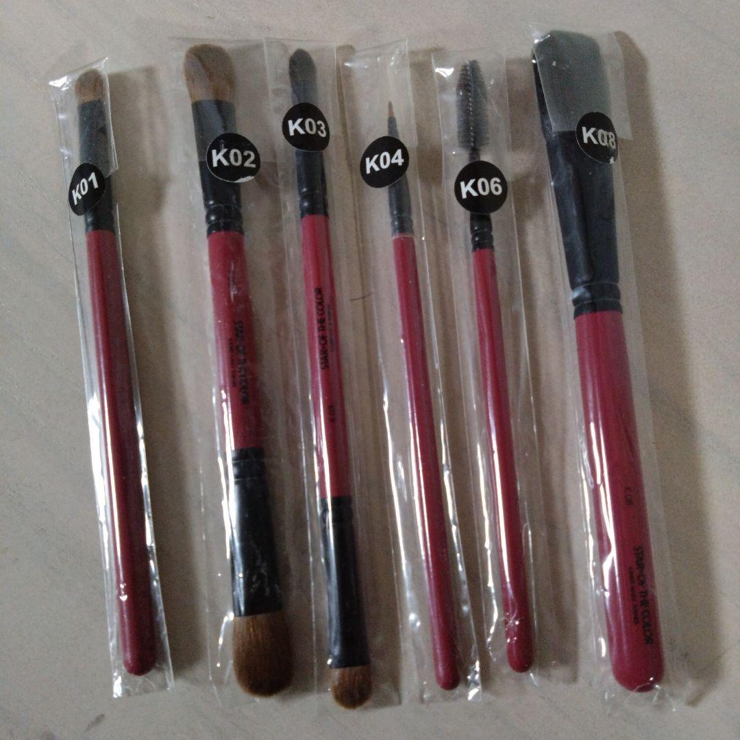 スターオブザカラーのメイクブラシ7本セット　ブラシ ケース付き
