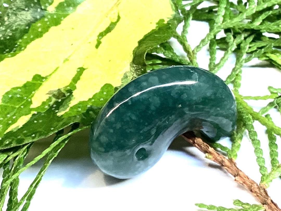 ✳翡翠製御守り 濃厚青緑色 鑑別書付　糸魚川翡翠*入りコン沢勾玉　鑑別書付の本物