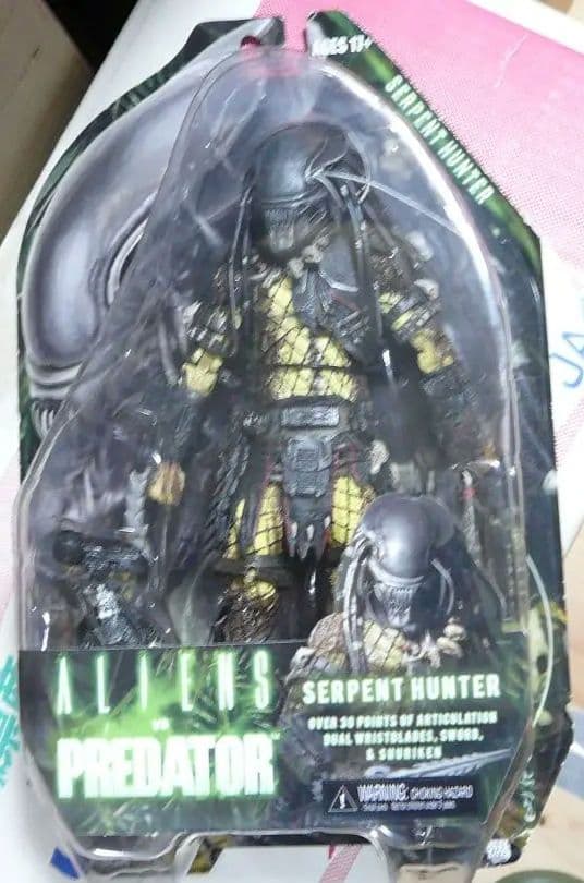 松*様 歯欠け無　NECA ネカ AVP サーペントハンタープレデター
