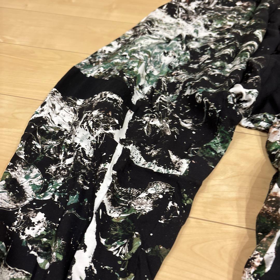 groundY サルエルパンツ ブラックとグリーンのグラフィック