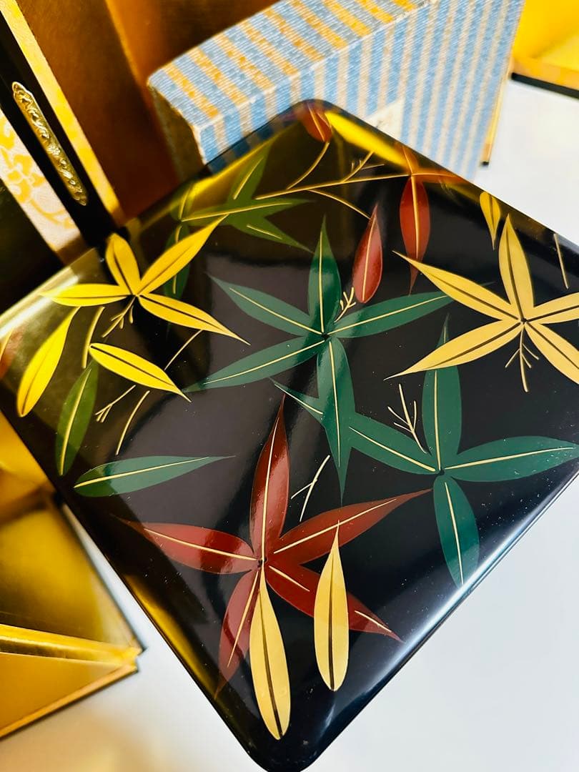 ３段重　黒漆笹絵