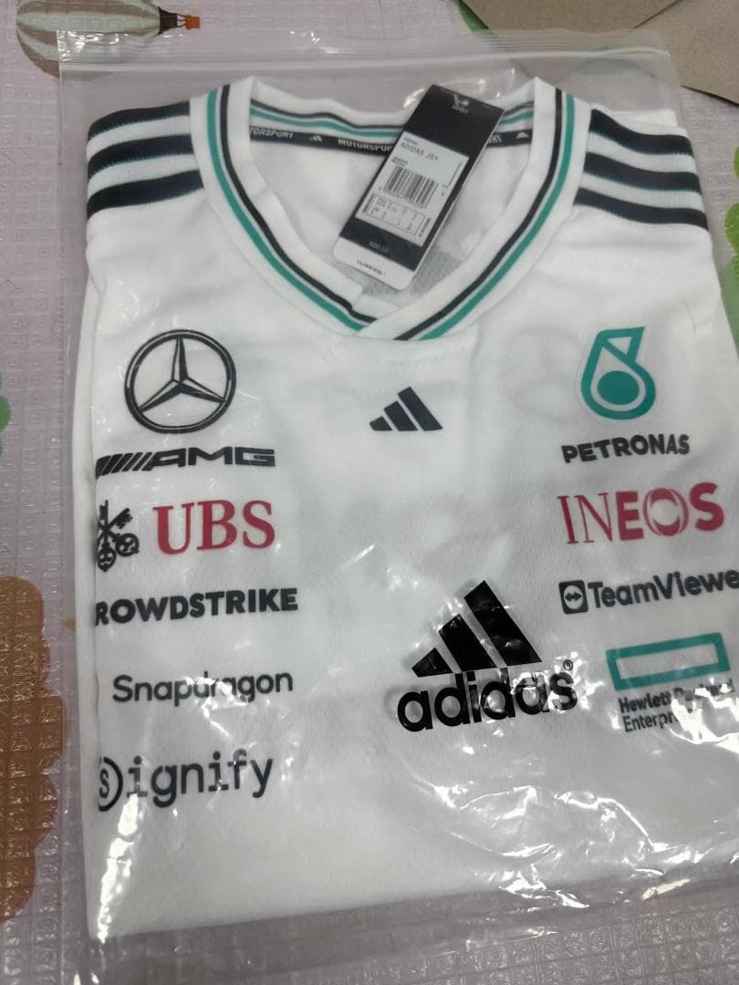 2025 AMG ペトロナス F1 チーム 半袖 T シャツ