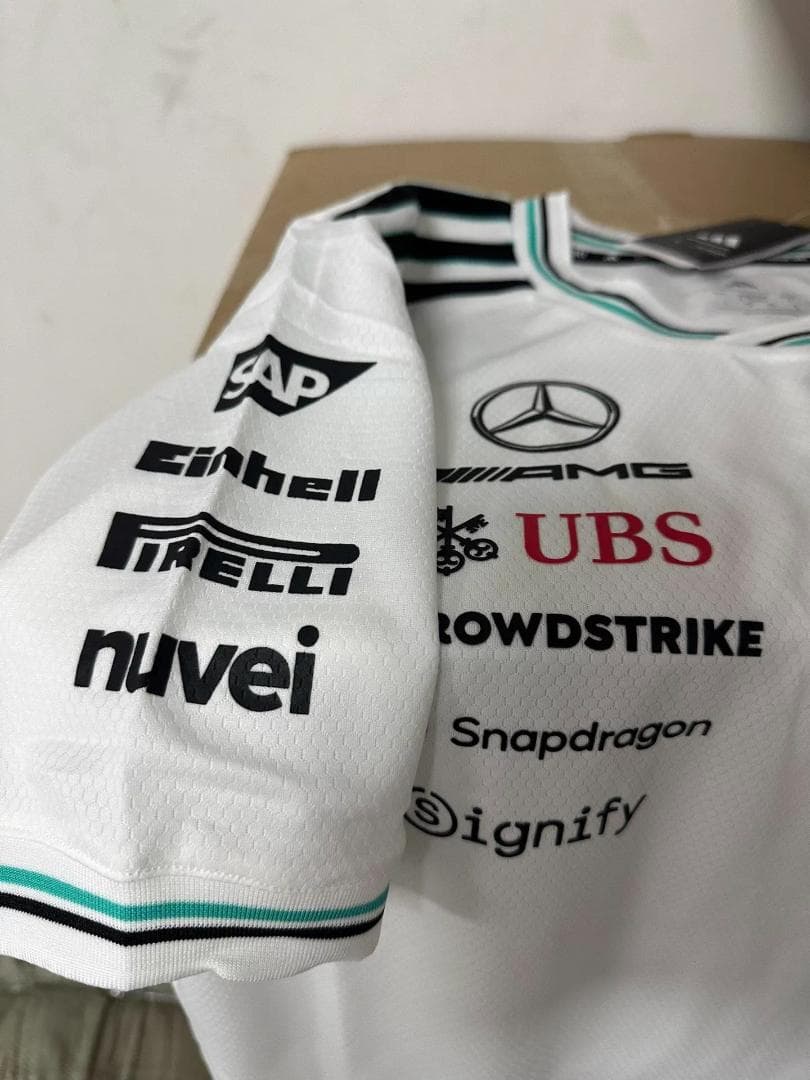 2025 AMG ペトロナス F1 チーム 半袖 T シャツ