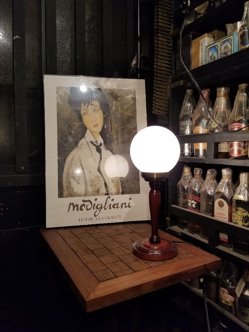 1970's　ミッドセンチュリーモダン　スピンドルポール　乳白硝子　ボールランプ