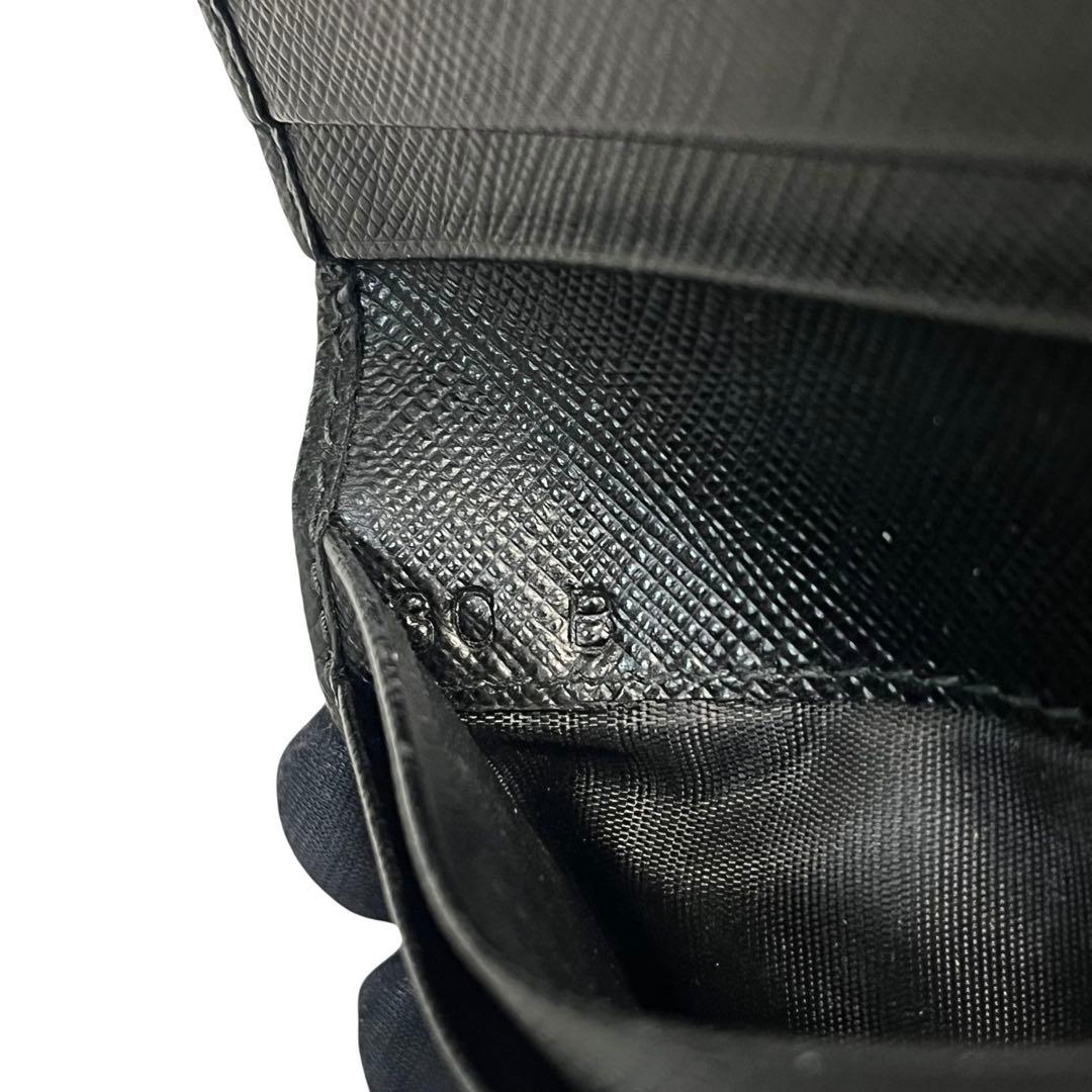 希少✨プラダ 二つ折り財布 ダブルファスナー サフィアーノ ロゴ金具 ブラック