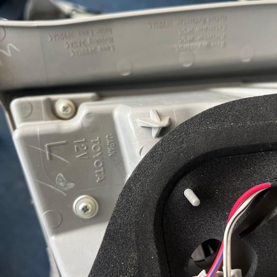 右側のみ　トヨタ カローラフィールダー141純正後期KOITO 13-100