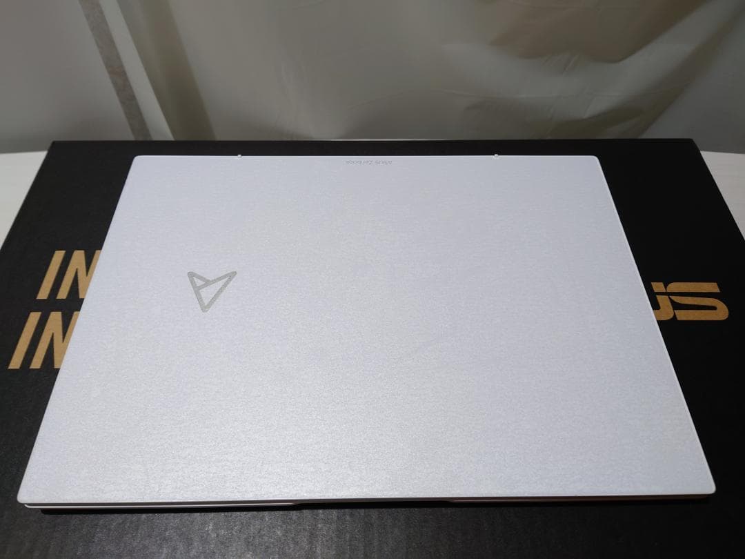 ASUS Zenbook S 13 OLED 13.3型 リファインドホワイト