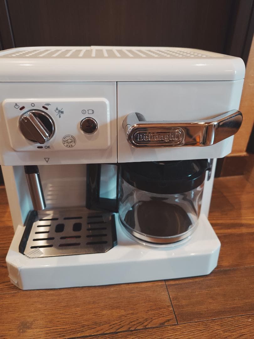 デロンギ　コンビコーヒーメーカー BCO410J ホワイトカラー
