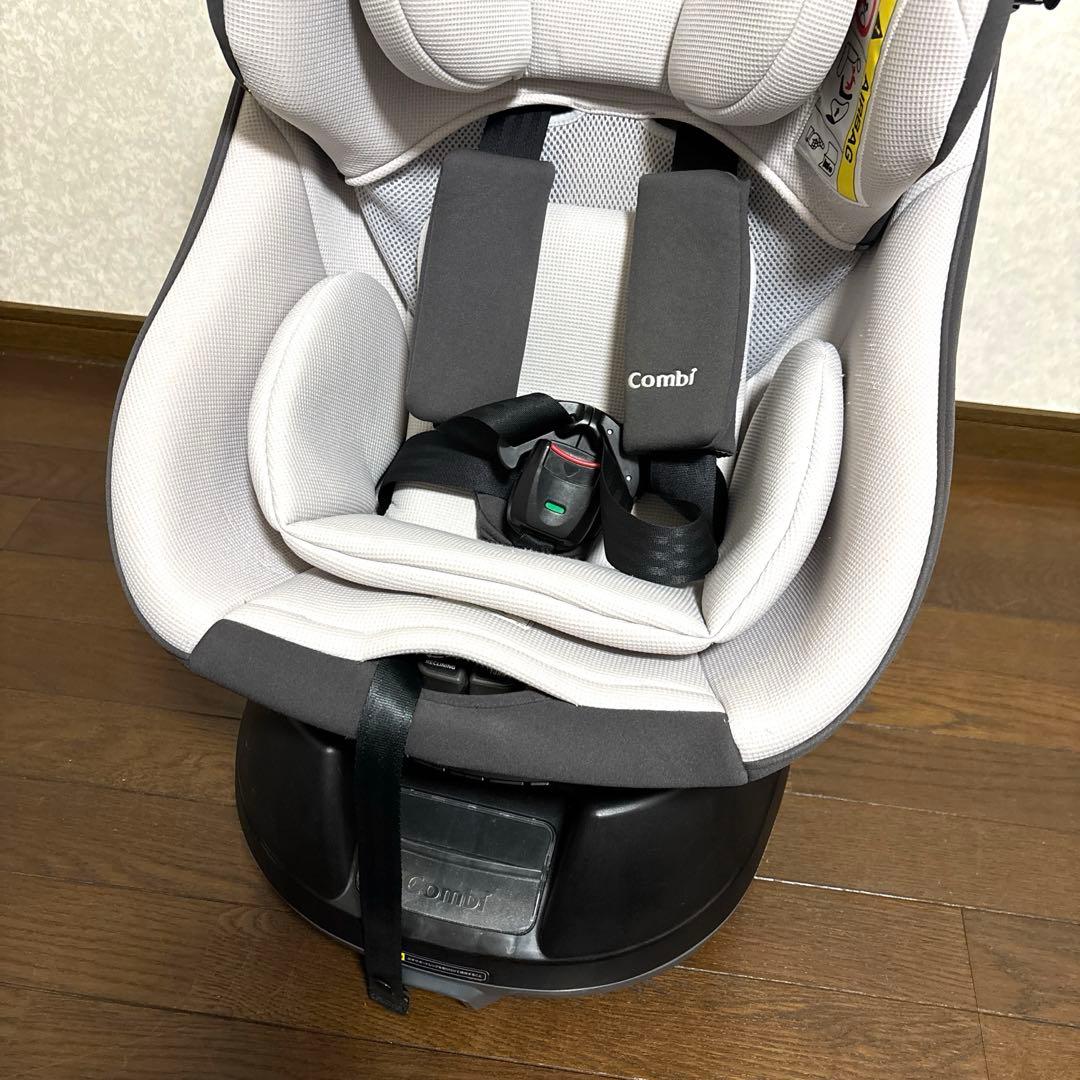 【美品】Combi クルムーヴスマート シートベルト固定 新生児OK