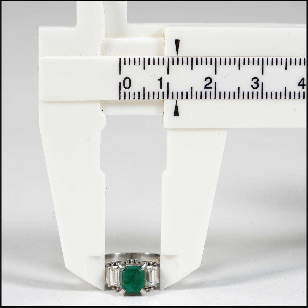 Pm900 0.73 0.43エメラルド ダイヤモンド指輪 重さ約5.6g10号