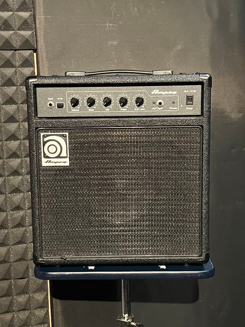 アンペグ Ampeg BA-108 スイッチにガリあり。