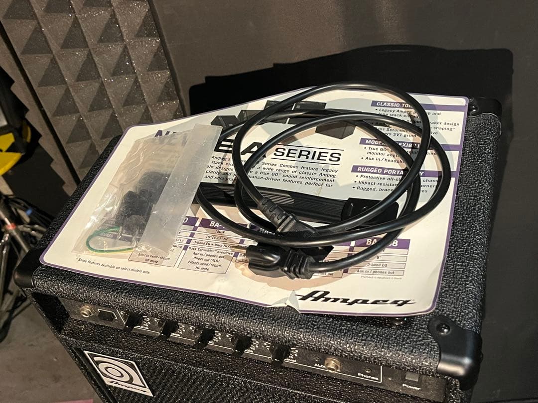 アンペグ Ampeg BA-108 スイッチにガリあり。