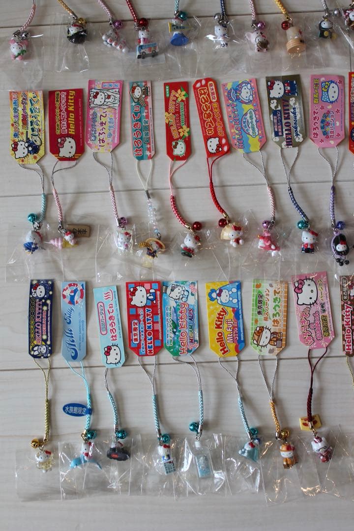ご当地ハローキティ　ストラップ　レア　まとめ売り　69個　地域限定　未使用