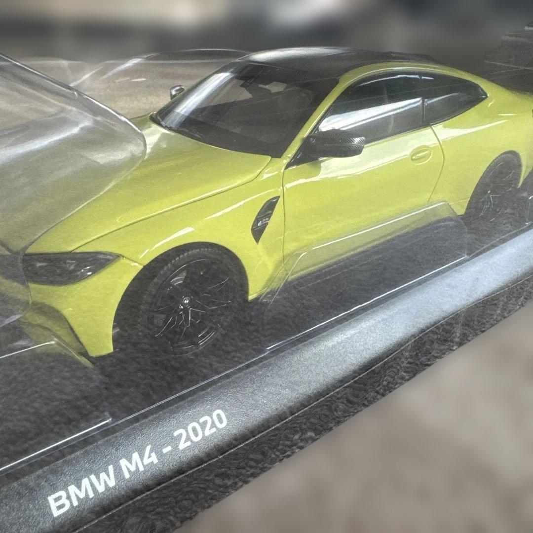 BMW M4 - 2020 イエロー 1:18スケールミニカー