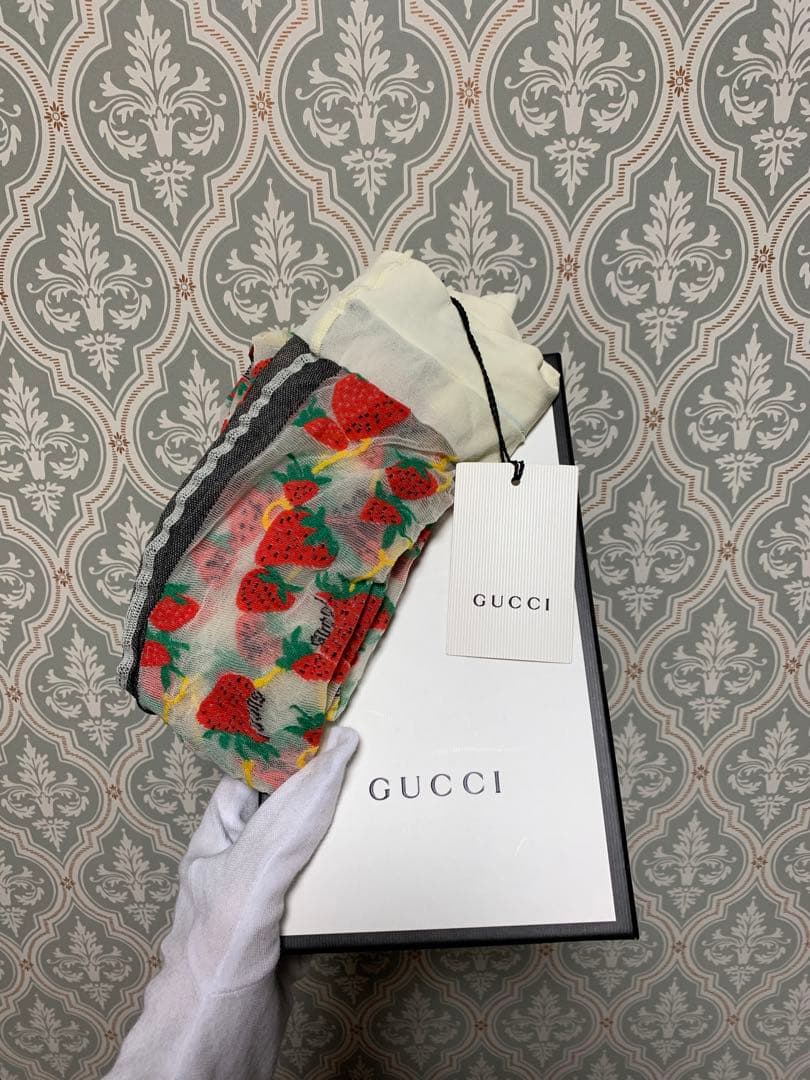 期間限定お値下げ！正規品　新品　未使用　グッチ　ストロベリー　いちご　タイツ