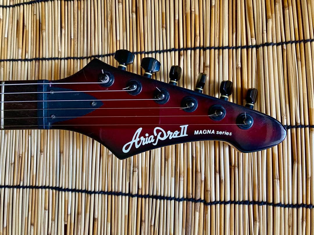 ☆高貴なダークレッド　新機能満載Aria Pro II ST