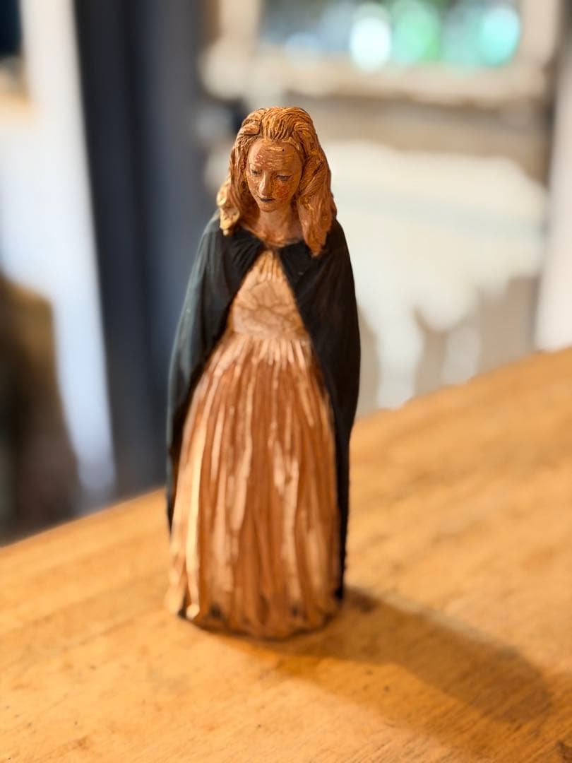 前川秀樹　2009年　像刻　女性マント像